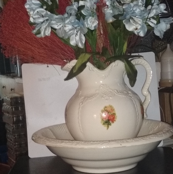 Vintage wash bowl and pitcher - Picture 1 of 1